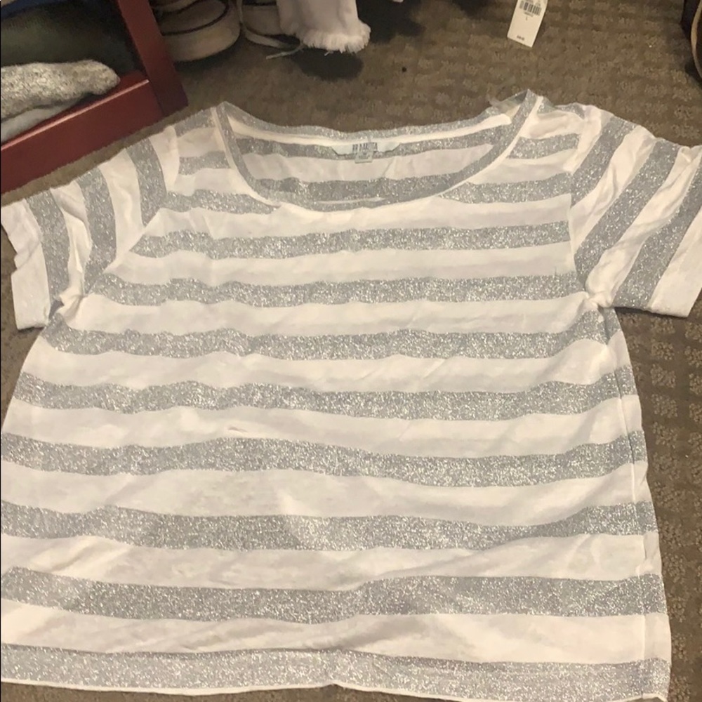 Silver and white tee